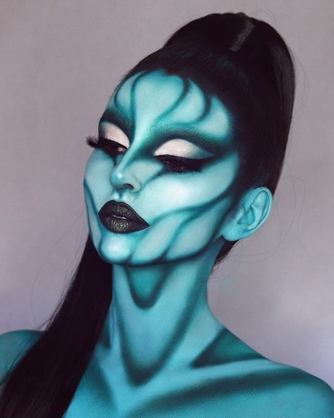 Alien Looks Makeup, Gorillaz Makeup, Face Paint Makeup Looks, Alien Makeup Looks, Fantasy Makeup Looks, Creature Makeup, Alien Halloween Makeup, 3d Makeup, Water Makeup