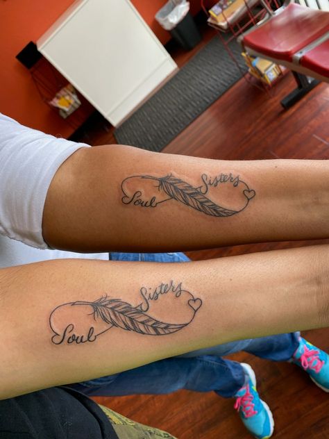 Soul Sisters Tattoos Bff, Souls Sisters Tattoo, Soul Sista Tattoo, Best Friend Matching Tattoos For Women, Roomie Tattoos, Sister Cousin Tattoos, Soul Sister Tattoos Bff, Soul Sister Tattoos Symbol, Soul Sisters Tattoos