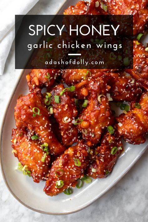 Chicken Wing Recipes Spicy, Spicy Honey Garlic Chicken Wings, Spicy Garlic Chicken Wings, Spicy Garlic Wings, Chicken Wing Sides, Honey Wings Recipe, Spicy Honey Garlic Chicken, Spicy Garlic Chicken, Spicy Chicken Wings Recipe