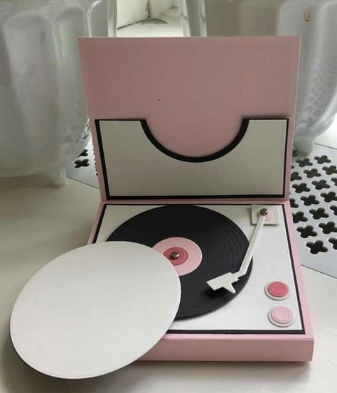 Cardboard Record Player, Easy Valentines Gifts For Him, Easy Valentines Gifts, Simple Valentines Gifts, Easy Valentines, Diy Music, Valentines Gifts For Him, Homecoming Proposal Ideas, Valentine Box