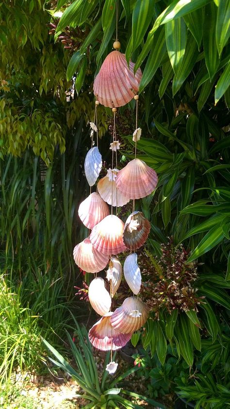 Seashell Wind Chime, Seashell Art Diy, Seashell Wind Chimes, Seashell Projects, Shells Diy, Shell Crafts Diy, Ocean Crafts, Shell Decor, Seashell Art