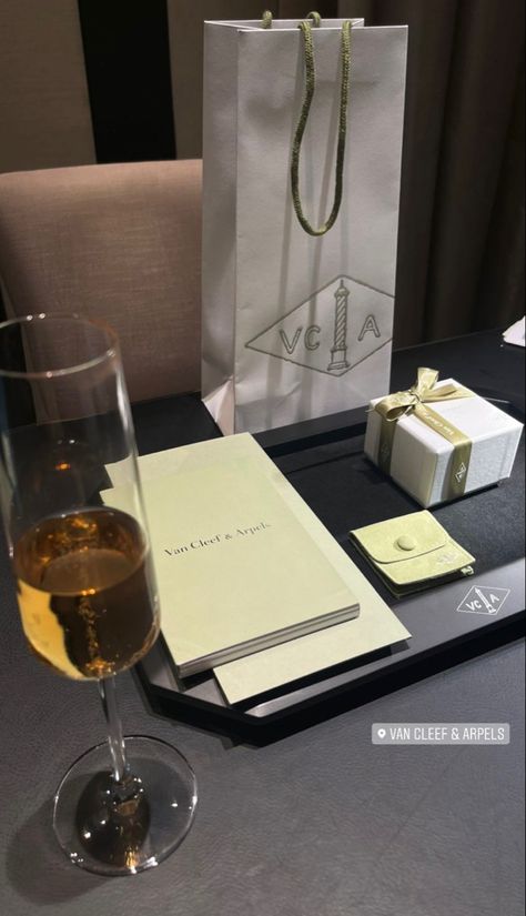 Luxury Shopping Aesthetic Bags, Old Money Champagne Aesthetic, Luxury Soft Life, Champagne In Paris Aesthetic, Expensive Champagne Luxury Lifestyle, Moet Et Chandon Bag, Shopping Luxury, Life After College, Coffee Shop Photography