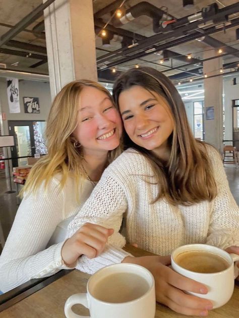 Best Friend Coffee Pictures, Birthday In Coffee Shop, Coffee Shop Pictures Instagram Friends, Picture Poses Coffee Shop, Instagram Coffee Shop Pictures, Bff Poses In Cafe, Instagram Pose Friends, Friends In A Coffee Shop, Instagram Coffee Pictures