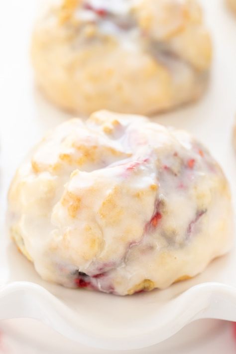 Lemon Raspberry Scones, Raspberry Scones, Scones Recipe Easy, Breakfast Sweets, Tea Party Food, Lemon Raspberry, Scone Recipe, Lemon Recipes, Breakfast Brunch Recipes