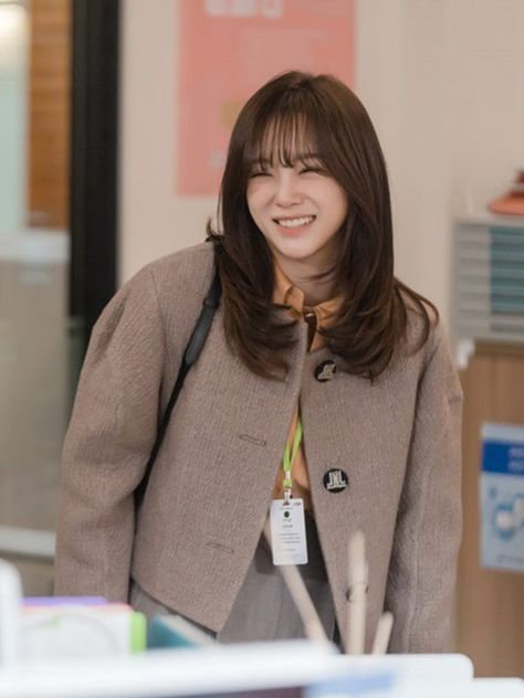 Nabi Haircut, Business Proposal Shin Ha Ri, A Business Proposal, Se Jeong, Hair Style Korea, Layered Haircuts For Medium Hair, Diy Hair Mask, Kim Sejeong, Shot Hair Styles