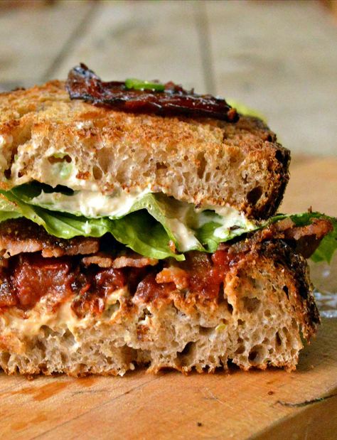 This million dollar bacon BLT is what dreams are made of. Perfect candied bacon with brown sugar and black pepper, candied tomatoes and more! #millionairebaconrecipe #candiedbaconrecipe #candiedbaconbrownsugar Candied Tomatoes, Jalapeno Cream Cheese, Bacon Blt, Blt Sandwich, Bacon Jam, Candied Bacon, Burgers Sandwiches, Soup And Sandwich, Soup And Salad