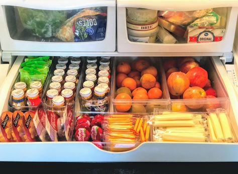 Fridge Organization Snacks, Healthy Snacks Organization, Fridge Snack Drawer Organization, Snack Drawer Fridge, Kids Snack Drawer In Fridge, Organized Fridges, Fridge Drawer Organization, Fridge Snack Drawer, Snacks Drawer