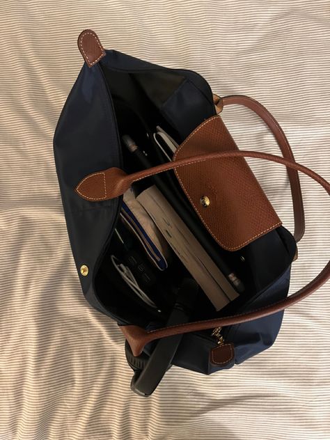 Handbags For University, Longchamp College Bag, La Pilage Longchamp, Bags To University, Longchamp Aesthetic Bag, Longchamp School Bag Aesthetic, Le Pilage Longchamp, What’s In My Longchamp Bag, Bags For Sixth Form