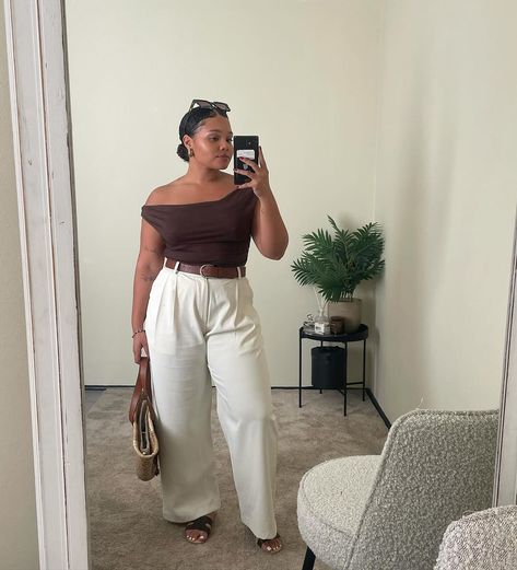 Cindy | Basic Style (@my_essential_list) • Instagram photos and videos Spring Midsize Outfits 2024, Basic Plus Size Outfits, Curvy Woman Outfits, Summer Style Midsize, Mid Sized Fashion, Casual Outfits Midsize, Mid Size Summer Outfits, Mid Size Aesthetic, Look Midsize