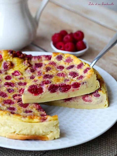 Clafoutis aux framboises Dessert Fruits, Clafoutis Recipes, Crumb Recipe, Cake Factory, Fruity Desserts, Kettlebell Swings, Batch Cooking, Fruit Desserts, Flan