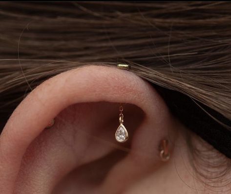 Unique cartilage placing, cartilage piercing Unique Cartilage Earrings, Helix Piercing Jewelry Unique, Hanging Helix Piercing, Chandelier Piercing, Vertical Helix Piercing, Next Piercing, Unique Piercings, Minimalist Ear Piercings, Unique Ear Piercings