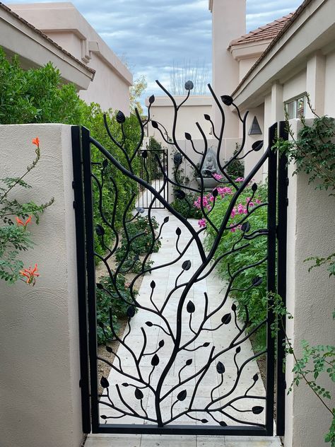 Metal Garden Gates, Grill Gate Design, House Main Gates Design, Door Design Images, House Interior Design Styles, Iron Gate Design, Entrance Gates Design, Main Gate Design, Window Grill Design