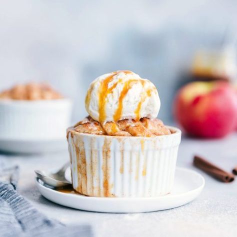 {2 Serving Size} Miniature Apple Pies Healthy Banana Oat Muffins, Sweet Potato And Quinoa, Caramel Apple Bar, Individual Apple Pies, Best Dips, Banana Bread Healthy, Shrimp Nachos, Ramekin Recipe, Apple Bar