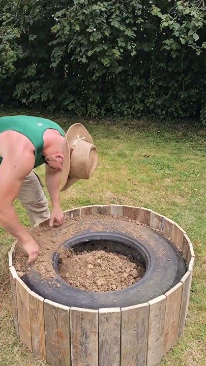 Wood In Garden Ideas, Low Cost Garden Ideas Diy, Fire Pit In Garden Ideas, Outdoor Small Spaces Ideas, Clever Garden Ideas, Back Patio Planter Ideas, Wood Pallet Projects Outdoor, Patio Pallet Ideas, Log Garden Bed