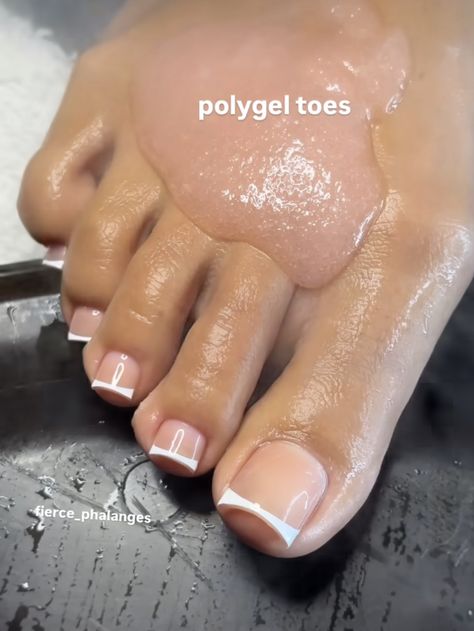 Dark Skin Toe Nail Colors, Brown French Tip Pedicure, Shellac Toenails, Toenail Ideas, Pedicure Aesthetic, Acrylic Pedicure, White Acrylic Toes, White Toes Pedicure, Feet Nail Design