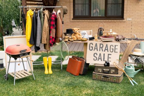 23 Things to Do to Prepare Your Home For Airbnb Guests - The SpareFoot Blog Garage Sale Clothes, Sale Aesthetic, Republic Services, Garage Sale Tips, Self Storage Units, Recycle Cans, Rv Living Full Time, Easter Basket Diy, Self Storage