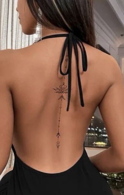 Back Tattoo Women Spine, Flower Spine Tattoos, Tato Minimal, Petite Tattoos, Spine Tattoos For Women, Japanese Tattoos, Pretty Tattoos For Women, Classy Tattoos, Spine Tattoo