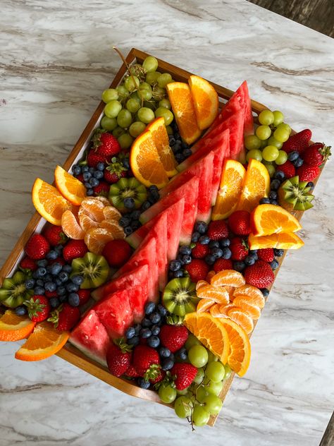 Fruit Platter With Oranges, Large Fruit Tray, Watermelon Fruit Platter Ideas, Rectangle Fruit Platter, Fruit Platter For Party, Watermelon Fruit Platter, Fruit Platter Easy, Fruit Boards For Parties, Fruit Arrangements For Party