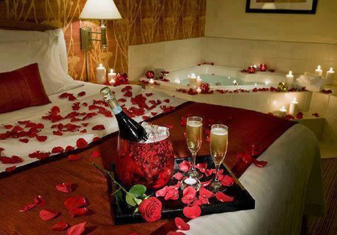 ●❥ʜᴀᴅᴀᴄᴀʀᴏʟɪɴᴀ❥● Romantic Room Ideas, Honeymoon Bedroom, Hotel Room Decoration, Romantic Hotel Rooms, Romantic Room Surprise, Romantic Bath, Romantic Room Decoration, Romantic Bedroom Decor, Couple Ideas