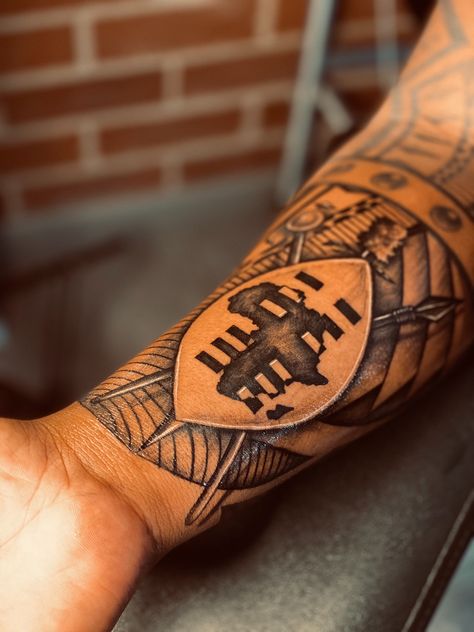 IG : @inkboy_Que on X: "Tribal tattoo design 🔥🔥🔥 African patterns.#RSAvBIL this is PURE talent. https://t.co/2xjGD4HGLv" / X Zulu Tattoo South Africa, African Arm Tattoo, Zulu Tattoo Ideas, Zulu Shield Tattoo, African American Tattoos Men, Kenyan Tattoo, African Pattern Tattoo, Africa Tattoos Men, African Tattoo Design