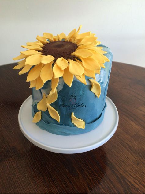 Blue And Yellow Birthday Cake, Sunflower Birthday Cake For Women, Sunflower Cake Design Ideas, Sunflower Fondant Cake, Blue Cake With Sunflowers, Yellow And Blue Cake Design, Birthday Cake Sunflower, Blue And Yellow Cake, Sunflower Cake Design