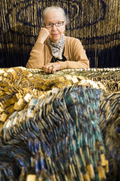 Colombian Weaver Olga de Amaral Combines Spontaneity and Craft – ARTnews.com Fabric Artist, Contemporary Textile Art, Weaving Artists, Textile Artist, Fabric Sculpture, Fiber Arts, Fabric Sculpture Textile Artists, Textiles Artist Research, Weave Artists