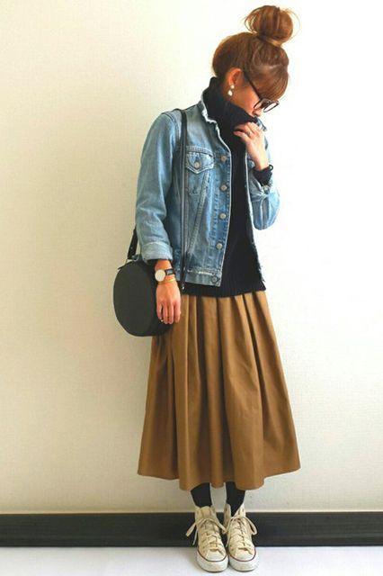 Rihanna Street Style, Rok Outfit, Japan Fashion Street, Oversized Outfit, Look Retro, Mode Boho, Large Clothes, Mode Casual, Looks Street Style