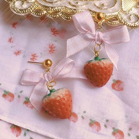 #kawaii #harajuku #harajukustyle #lolita #pastel #kawaiigrunge #kawaiilifestyle #grungestyles #aestheticpics #kawaii #harajuku #harajukustyle #harajukufashion Peony Aesthetic, Strawberry Outfit, Gifts Luxury, Strawberry Earrings, Street Outfits, Aesthetic Streetwear, Kawaii Jewelry, Cute Accessories, Kawaii Accessories