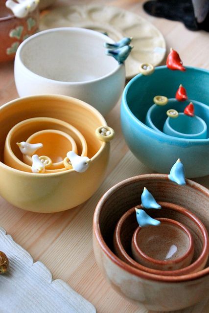 bird bowls #lindura Bird Pottery, Tanah Liat, Beautiful Bird, Pottery Classes, Nesting Bowls, Ceramics Projects, Pottery Designs, Ceramic Design, Little Birds