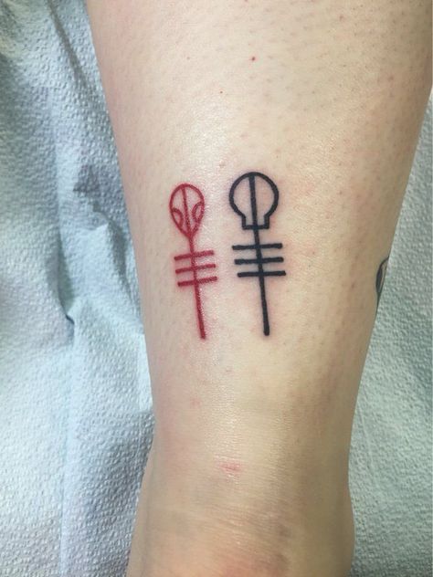 TWENTY ONE PILOTS TATTOO Tumblr, 21 Pilots Tattoo, Tatuagem Twenty One Pilots, Twenty One Pilots Tattoo, Pilot Tattoo, Sick Tattoo, Music Tattoo Designs, 21 Pilots, Music Tattoo