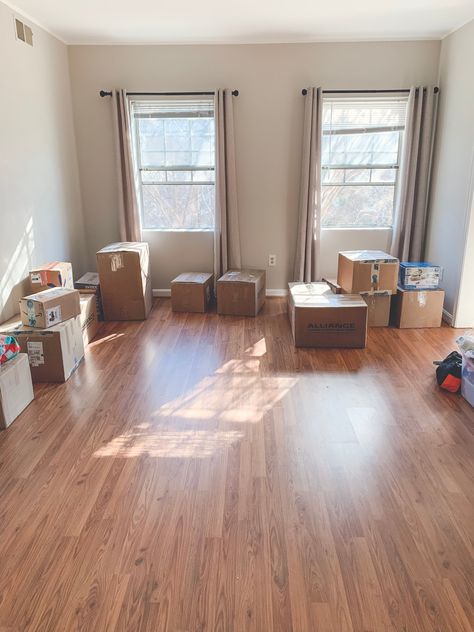 My Best Tips for Moving to a New State - Kelsey Smythe Moving To A New City Aesthetic, Moving Vision Board, Moving In Aesthetic, Moving Aesthetic, Moving Out Aesthetic, Moving Across Country, Pan Storage, Getting Ready To Move, Change Is Hard