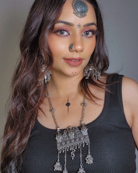 Who Wants More Navratri Looks? . . . . . . . [Navratri Ready, Navratri Makeup Look, Navratri 2024, Garva Ready] #navratrilook #navratrifestival #navratrispecial #navratri2024 #garbalook #garbamakeup #navratrimakeuplook Navratri Makeup Look, Navratri Makeup, Navratri 2024, Makeup, Quick Saves, Make Up