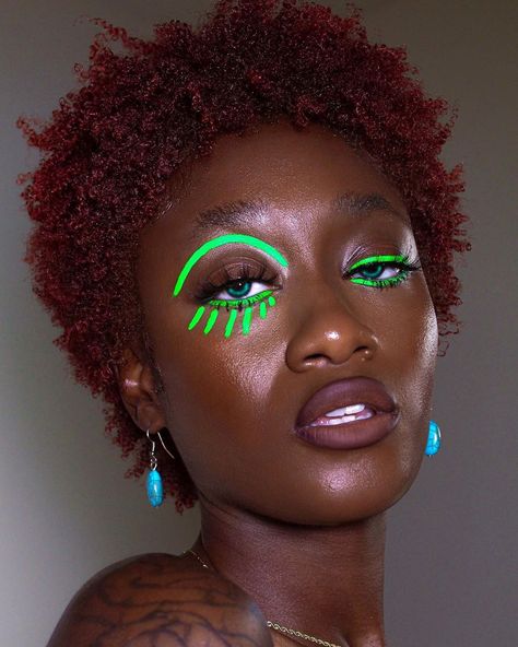 The Editorial Princess🇯🇲 on Instagram: “ASYMMETRICAL ✨ . Lash @bewispy Anna ( coming soon ! This lash style is perfect for those with hooded/ smaller eyes ) . Liner…” Asymmetrical Makeup, Hooded Eye Makeup Looks, Asymmetrical Face, Blk Aesthetic, Eyes Liner, Funky Makeup, Under Eye Makeup, Cake Liner, Lash Style