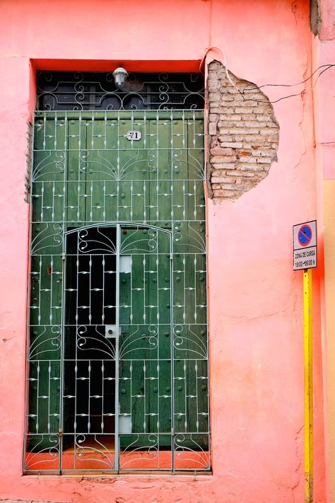 Beautiful Colors and Geometry of the Cuban Architecture-30 Cuban Interior Design, Cuban Decor, Cuban Architecture, Trip To Cuba, Moodboard Inspo, Colourful Living Room Decor, Cuban Art, Indian Home Design, Shelter Island