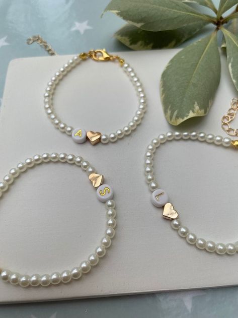 Diy Cute Beaded Bracelets, Cute Bracelet Ideas For Best Friends, Friendship Bracelets Bridesmaids, Matching Bracelets For 3 Best Friends, Beaded Matching Bracelets, Best Friends Bracelet, Bridesmaid Friendship Bracelets, Gold Friendship Bracelets, Matching Bead Bracelets For Friends