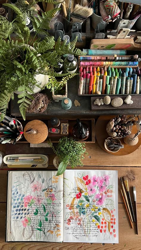 Art Room Inspo Aesthetic, Painting Art Studio, Home Art Studio Aesthetic, Artist Job Aesthetic, Journaling With Friends, Journaling Desk, Art Therapy Studio, Art Journal Inspo, Crafting Aesthetic