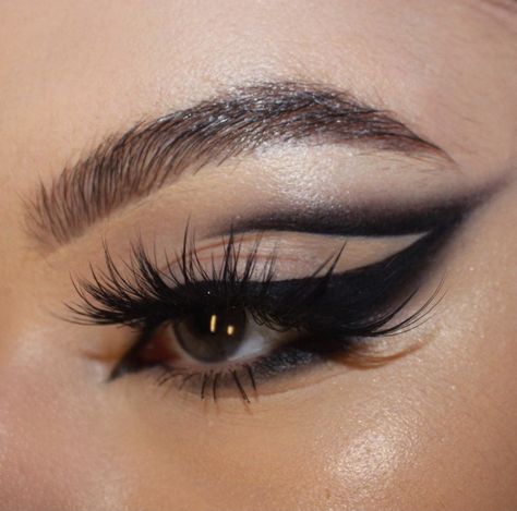 Professional Eye Makeup, Ethereal Makeup, Eye Makeup Designs, Edgy Makeup, Makeup Eye Looks, Creative Eye Makeup, Dark Makeup, Creative Makeup Looks, Glamour Makeup