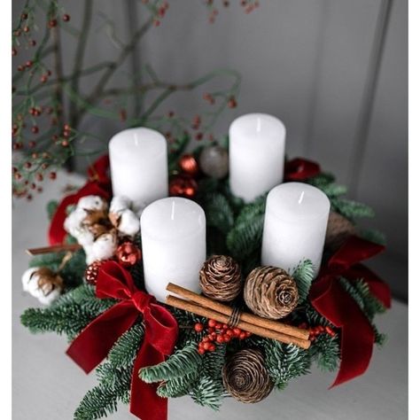 Advent Wreath Diy Ideas, Advent Wreath With Candles, Advent Wreath 2023, Advent Centerpiece Ideas, Advent Table Decorations, Dining Table Candle Decor, Diy Advent Candle Holder, Christmas Advent Wreath Ideas, Advent Candles Ideas