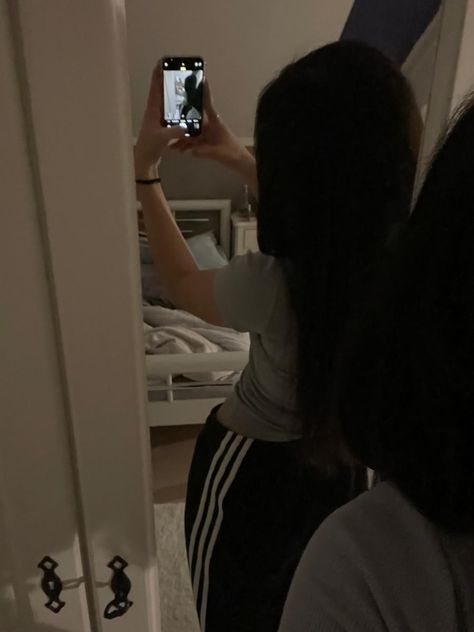 Pfp Without Face, Ig Pfp Ideas, Mirror Selfie Poses No Face, Instagram Pics Ideas, Latina Baddie Aesthetic, Mirror Pictures Selfie, Insta Pfp, Side Picture, Cute Couple Dp