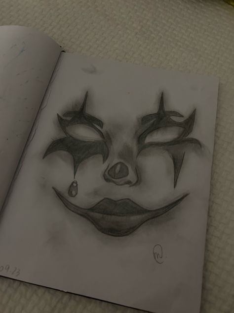 Pencil Art Drawings Halloween, Monster Drawing Ideas Scary, Drawing Ideas Hollowen, Drippy Lips Drawing, Scary Simple Drawings, Drawings Of Ghost Face, Monster Faces Drawings, Aesthetic Drawings To Put On Your Wall, Slasher Drawing