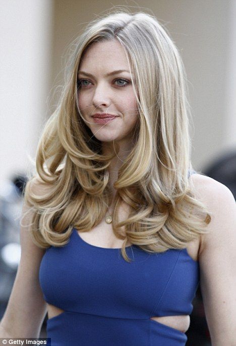 Amanda Seyfried...just LOOK at that hair!! Amanda Seyfried Hair, Curls For Long Hair, Long Layered Haircuts, Long Blonde, Amanda Seyfried, Long Blonde Hair, Blonde Color, 가을 패션, Celebrity Hairstyles