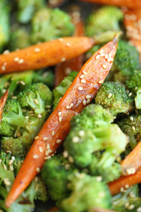 Asian Roasted Carrots and Broccoli - Super simple, quick, and easy, packed with so much flavor with such a short ingredient list and just 5 min prep! Roasted Carrots And Broccoli, Vegetarian Recipes Uk, Baby Broccoli Recipe, Roasted Broccoli And Carrots, Asian Broccoli, Broccoli And Carrots, Broccoli Recipes Side Dish, Broccoli Side Dish, Asian Vegetarian Recipes