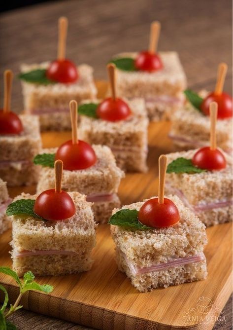 Dips Ideas, Party Food Buffet, Catering Ideas Food, Tea Party Food, Party Food Platters, Easy Food Art, Catering Food, Food Displays, Tea Sandwiches