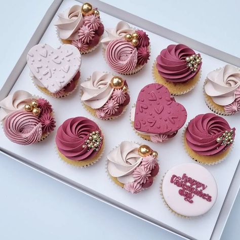 Cupcake Trends, Valentines Bento, Happy Birthday Cupcake Topper, Birthday Cupcakes For Women, Valentines Cakes And Cupcakes, Bake Ideas, Valentine Cupcakes, Happy Birthday Cupcake, Snack Cakes