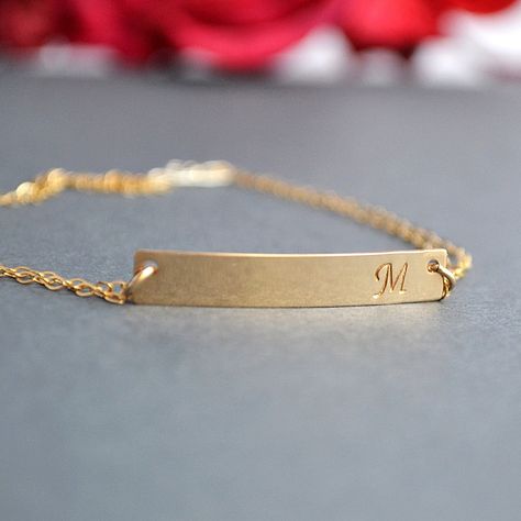 Bar Bracelet Personalized, Gold Bar Bracelet, Heart Bangle Bracelet, Coordinates Bracelet, Black Gold Jewelry, Bar Bracelet, Jewelry Accessories Ideas, Fashion Aesthetics, Jewelry Fashion Trends