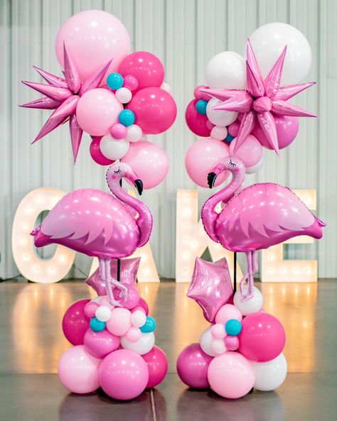 🎂 Cake for a Cause 🎂 These two cuties stood in Logan to support @smackerel.events Cake for a Cause! This is an incredible event held… | Instagram Flamingo Themed Party Decoration, Flamingo Balloon Garland, Fashion Birthday Party, Flamingo Party Decor, Flamingo Balloons, Flamingo Pool Parties, Valentinstag Party, Flamingo Birthday Party, Flamingo Theme