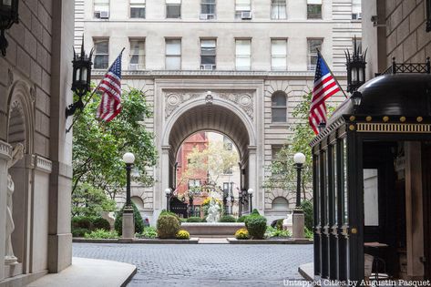 Top 10 Secrets of NYC's Upper West Side - Untapped New York Vanderbilt Houses, Cast Iron Architecture, Nyc Buildings, New York City Buildings, Museums In Nyc, Riverside Park, Restaurant New York, Upper West Side, London Street