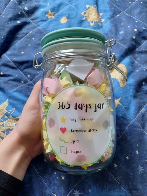 A glass jar filled with 365 notes as a gift to a boyfriend's birthday. There are 4 categories: why I love you's which are folded as origami stars, remember when's which are in a shape of heart, lyrics and doodles. 365 Days Jar, 365 Note Jar, Diy Valentines Gifts For Him, Jar Of Notes, 365 Jar, Quote Jar, Romantic Valentines Day Ideas, Happy Jar, Love Jar