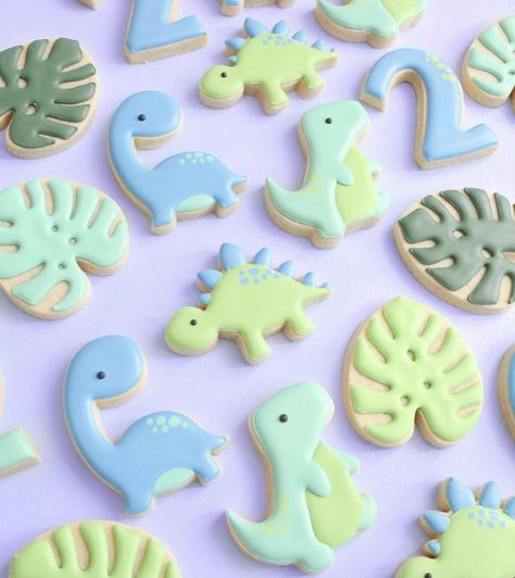 Penguin Cookies, Royal Iced Cookies, Dinosaur Cookies, Dinosaur Themed Birthday Party, Dino Birthday Party, Sugar Cookie Designs, Dinosaur Cake, Cute Baking, Dino Birthday