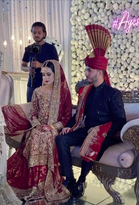 Groom Barat Dress Pakistan, Pakistani Bride And Groom Outfits, Shahveer Jafry Wedding, Pakistani Groom Outfits, Pakistani Sherwani Grooms, Black Sherwani Groom Pakistani, Barat Dress Ideas, Groom Sherwani Pakistani, Barat Dress